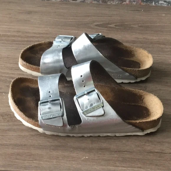 🔥🔥🔥Birkenstock Arizona women’s size 7🔥🔥🔥 - Picture 2 of 6